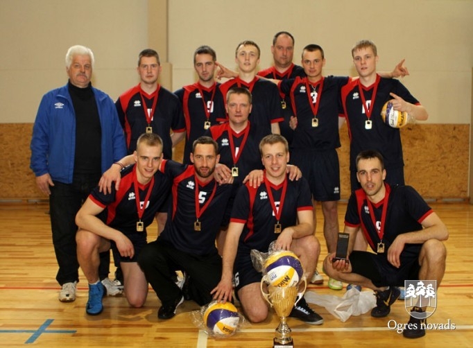 Volejbola čempionātā uzvar ikšķilietes un jumpravieši