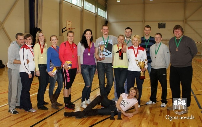Volejbola čempionātā uzvar ikšķilietes un jumpravieši