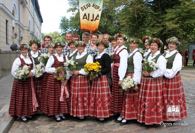 Izskan Dziesmu un Deju svētki