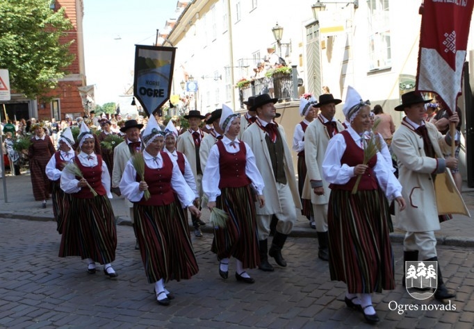 Izskan Dziesmu un Deju svētki