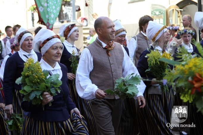 Izskan Dziesmu un Deju svētki