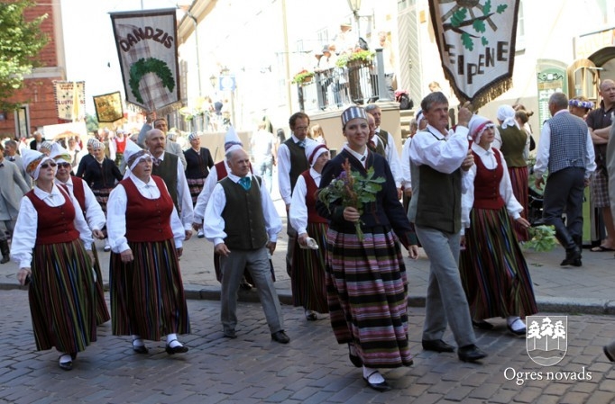 Izskan Dziesmu un Deju svētki