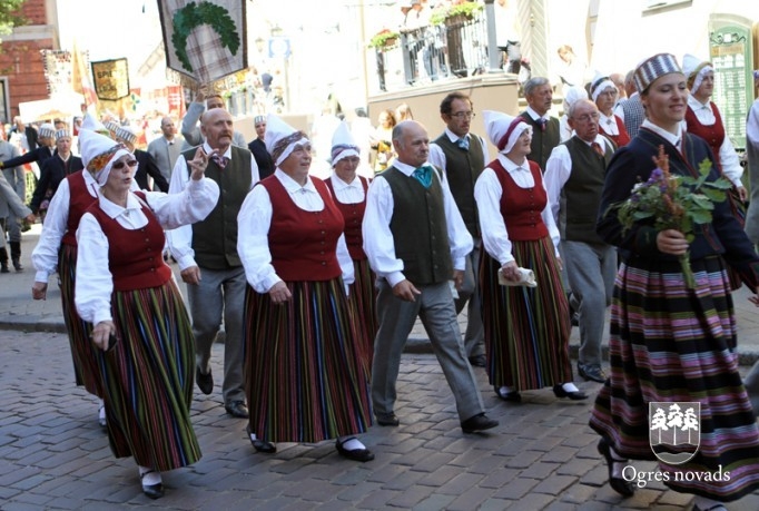 Izskan Dziesmu un Deju svētki