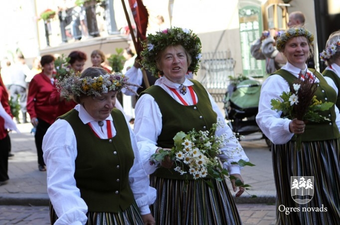 Izskan Dziesmu un Deju svētki