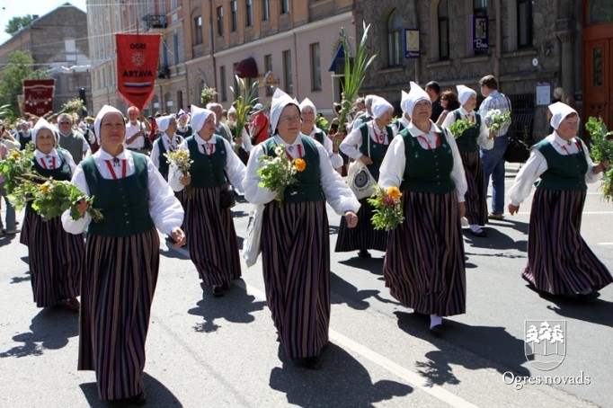 Izskan Dziesmu un Deju svētki