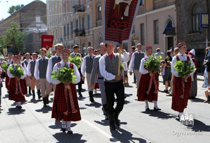 Izskan Dziesmu un Deju svētki