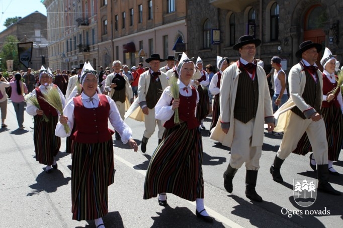 Izskan Dziesmu un Deju svētki