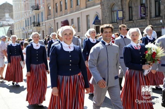 Izskan Dziesmu un Deju svētki