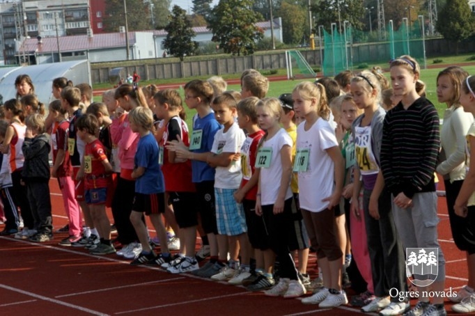 Skolēnu sporta spēles sākas ar vieglatlētikas sacensībām