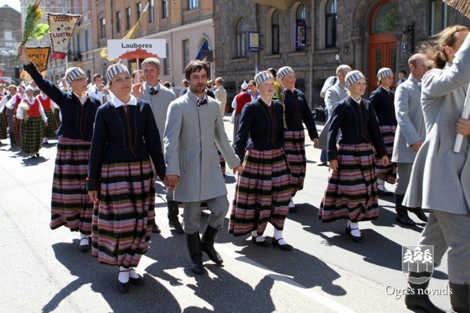 Izskan Dziesmu un Deju svētki