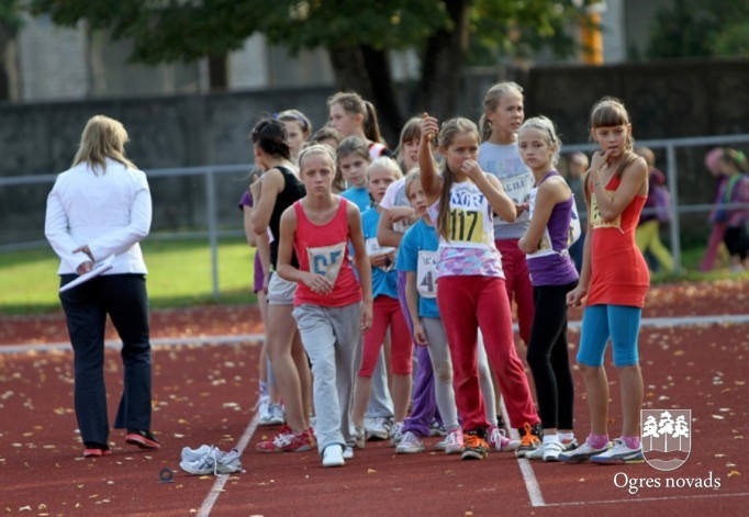 Skolēnu sporta spēles sākas ar vieglatlētikas sacensībām