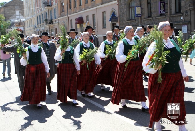 Izskan Dziesmu un Deju svētki