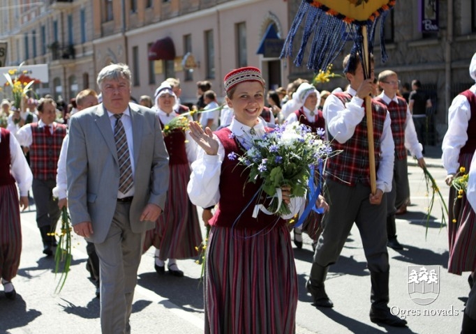 Izskan Dziesmu un Deju svētki