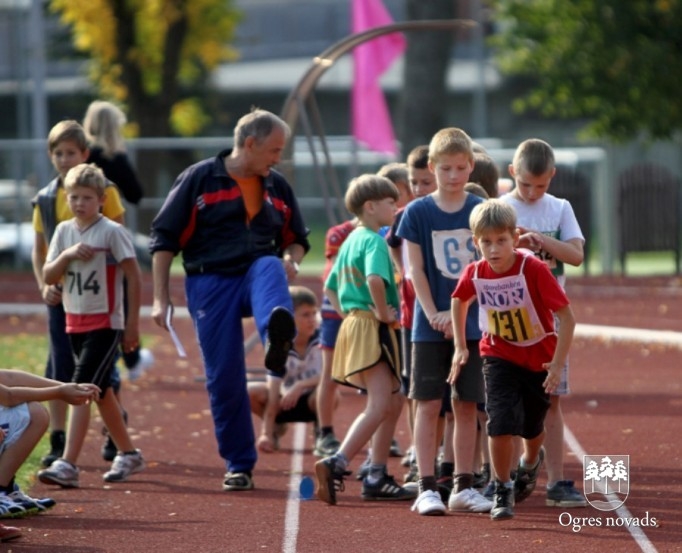 Skolēnu sporta spēles sākas ar vieglatlētikas sacensībām