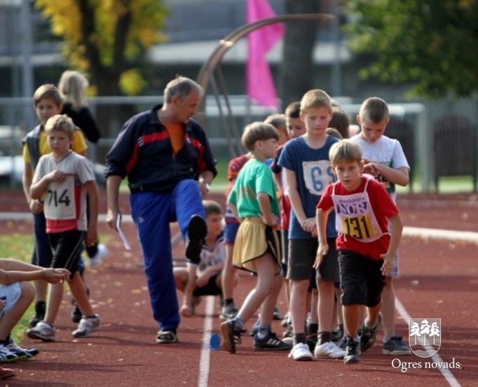 Skolēnu sporta spēles sākas ar vieglatlētikas sacensībām