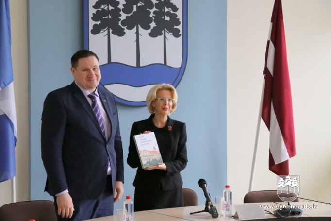 Saeimas priekšsēdētāja atzinīgi novērtē pašvaldības darbu gājēju drošības jomā