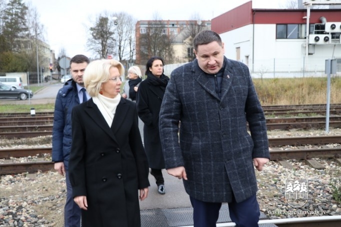 Saeimas priekšsēdētāja atzinīgi novērtē pašvaldības darbu gājēju drošības jomā