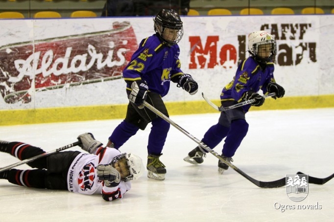 Hokeja komanda "Ogre Juniors 2" debitē Latvijas čempionātā