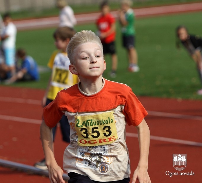 Skolēnu sporta spēles sākas ar vieglatlētikas sacensībām