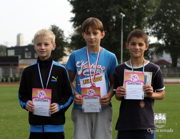 Skolēnu sporta spēles sākas ar vieglatlētikas sacensībām