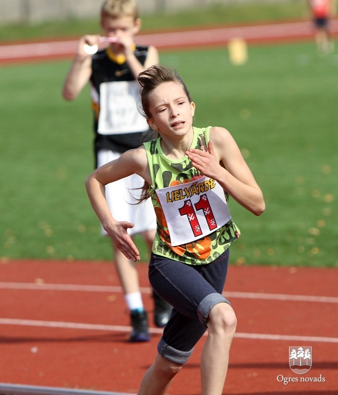 Skolēnu sporta spēles sākas ar vieglatlētikas sacensībām