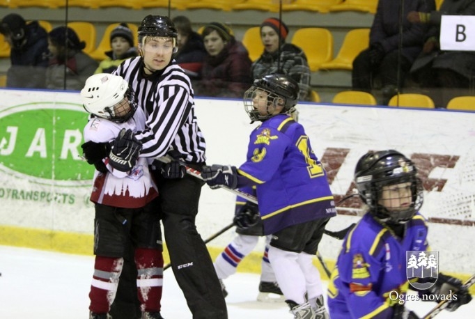 Hokeja komanda "Ogre Juniors 2" debitē Latvijas čempionātā