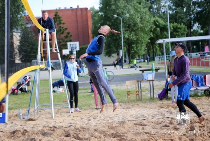 Pirmajā Ogres pludmales volejbola turnīrā uzvar "Jumprava"