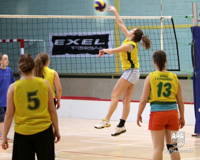 Ogres VT volejbolistes uzvar Skolēnu sporta spēlēs