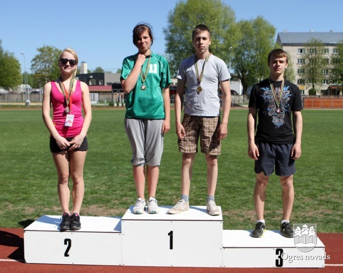 Ogres VT volejbolistes uzvar Skolēnu sporta spēlēs