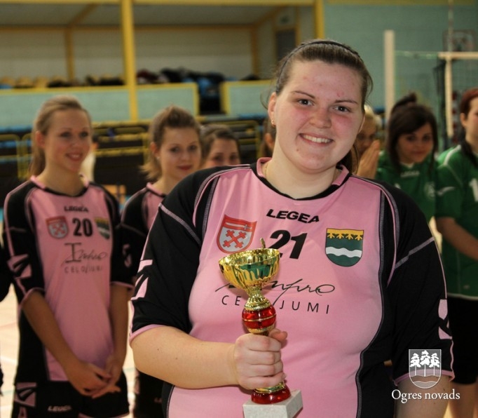 Ogres VT volejbolistes uzvar Skolēnu sporta spēlēs