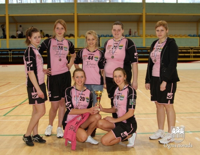 Ogres VT volejbolistes uzvar Skolēnu sporta spēlēs