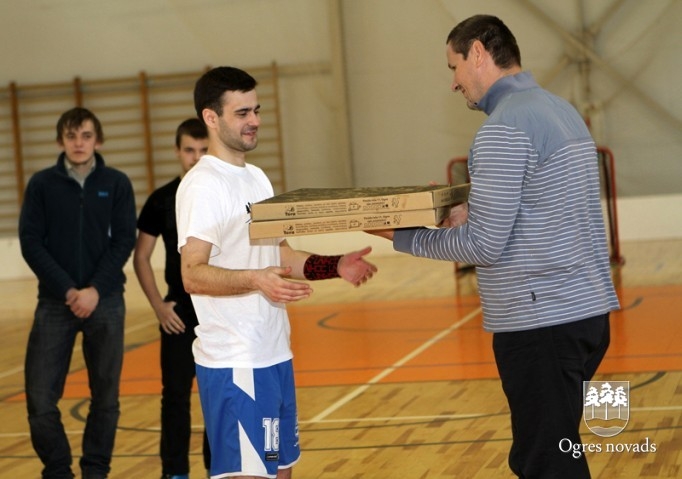 Noslēdzies novada čempionāts florbolā