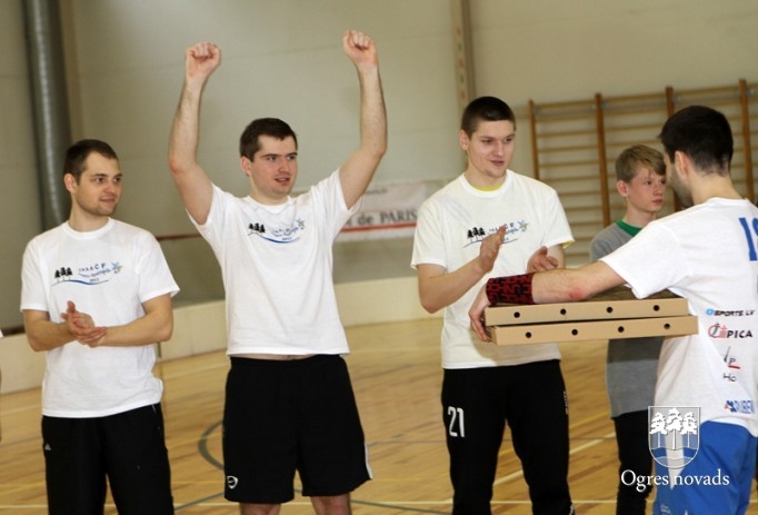 Noslēdzies novada čempionāts florbolā