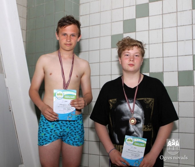 Noskaidroti novada ātrākie peldētāji