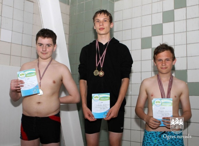 Noskaidroti novada ātrākie peldētāji
