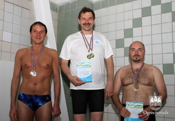 Noskaidroti novada ātrākie peldētāji