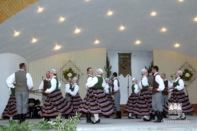 Svētki dziesmai, dejai, estrādei Suntažos