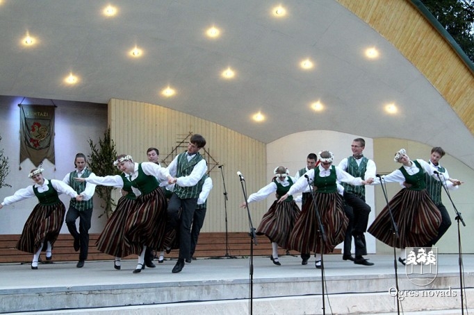 Svētki dziesmai, dejai, estrādei Suntažos