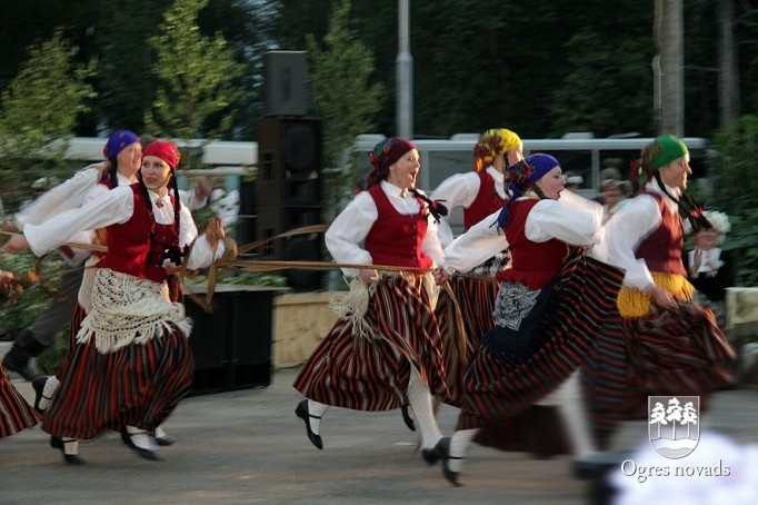 Svētki dziesmai, dejai, estrādei Suntažos