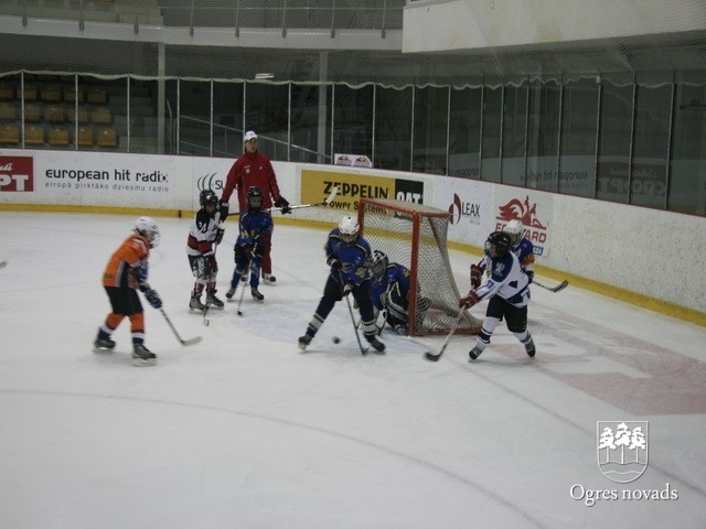 "Ogre Juniors" visjaunākie hokejisti - starp Latvijas čempionāta līderiem