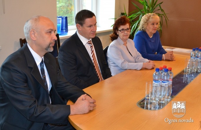 Saeimas priekšsēdētāja Ināra Mūrniece apmeklē Ogri