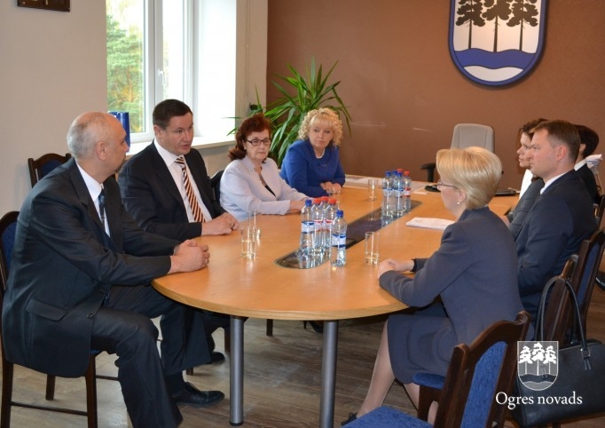 Saeimas priekšsēdētāja Ināra Mūrniece apmeklē Ogri