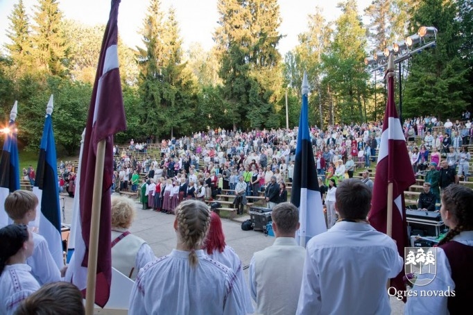 Projekts "Dziedošie kaimiņi'' noslēdzas ar grandioziem Dziesmu svētkiem