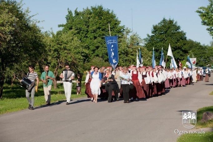 Projekts "Dziedošie kaimiņi'' noslēdzas ar grandioziem Dziesmu svētkiem