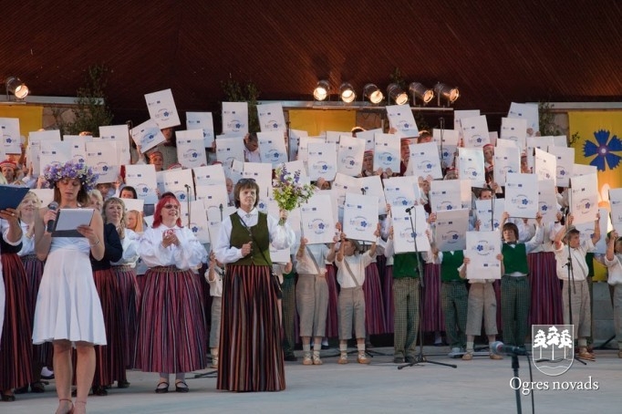 Projekts "Dziedošie kaimiņi'' noslēdzas ar grandioziem Dziesmu svētkiem