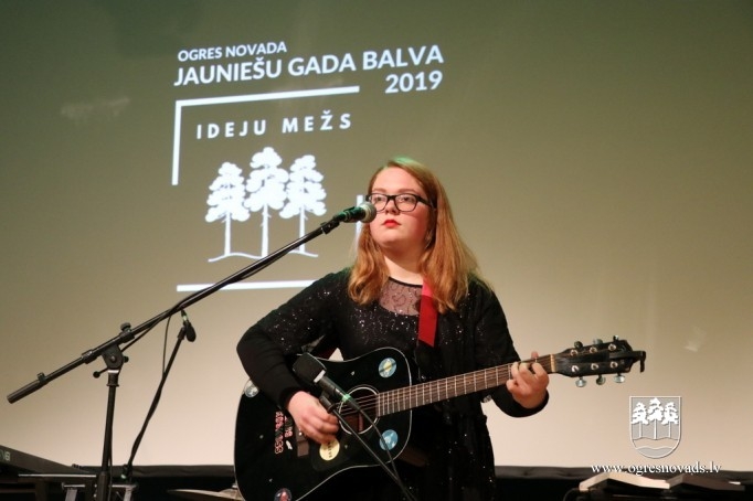 Pasniegta Ogres novada Jauniešu Gada balva