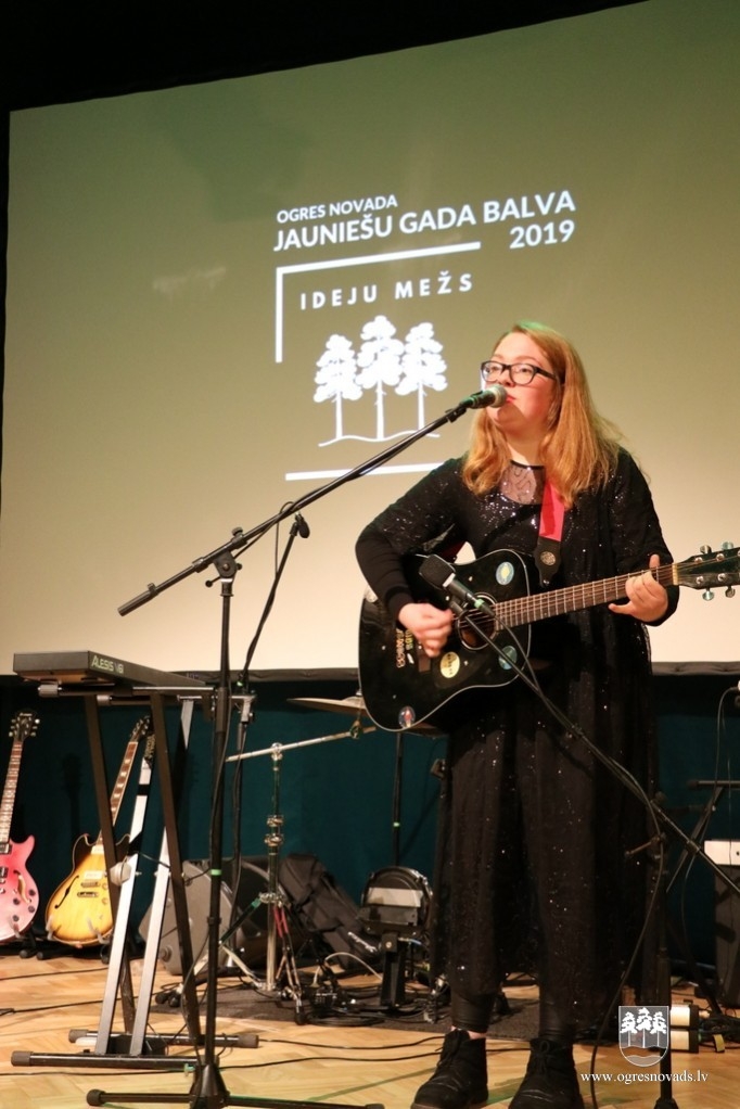 Pasniegta Ogres novada Jauniešu Gada balva