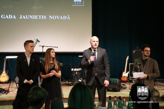 Pasniegta Ogres novada Jauniešu Gada balva