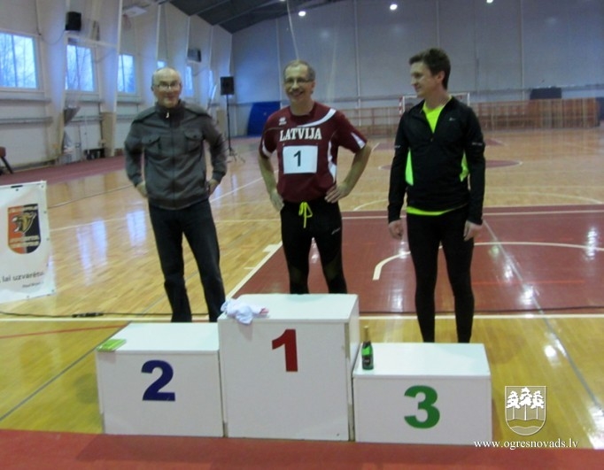 Ogres novada vieglatlētiem piecas medaļas veterānu čempionātā Jēkabpilī