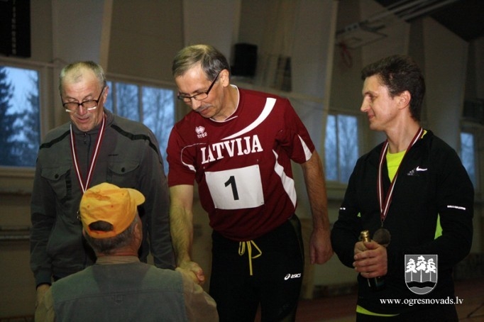 Ogres novada vieglatlētiem piecas medaļas veterānu čempionātā Jēkabpilī